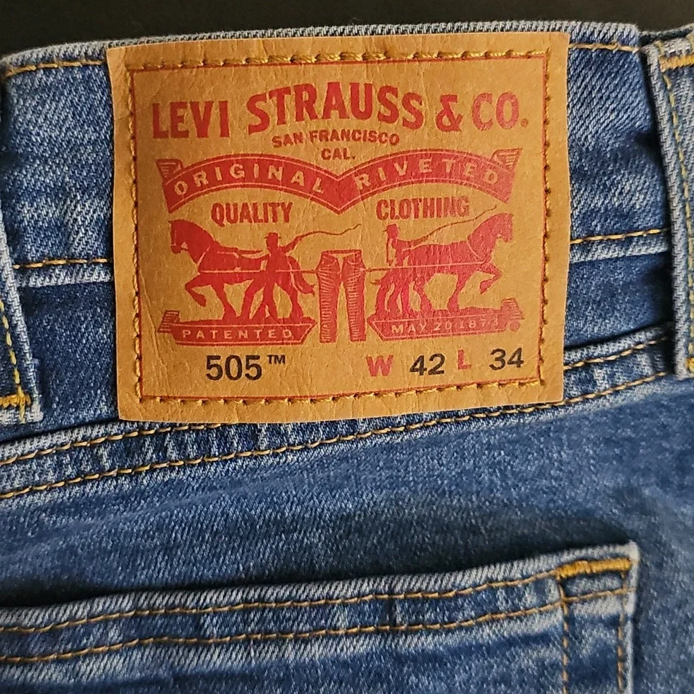 Levi's 505 Men's Regular Sits at Waist Extra Room In Thigh Straight Leg 42X34